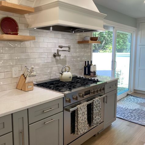 We love working with area contractors and renovation teams. Check out this impressive first floor remodel, completed with a little help from @buffalorenovators ! Designer - Trish Cabinetry - @wellborncabinet Lowers - Dove Gray on Saybrook doors Uppers and Talls - Glacier on Saybrook Island - Cape on Saybrook HW - Kitchen World Stock, XX & UL Countertop - Q Quartz, Calacatta Miraggio Duo Fridge - Bosch, B36CT80SNS Range - Bosch, HDS8655U Dishwasher - Bosch, SHP9PCM5N Micro-Drawer - Sharp,... Calacatta Miraggio Duo, Calacatta Miraggio, First Floor Remodel, Quartz Calacatta, Wellborn Cabinets, Kitchen World, Floor Remodel, Pot Filler, Updated Kitchen