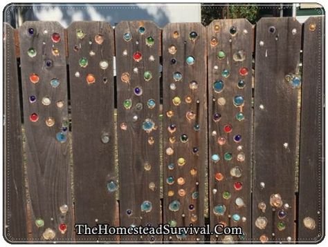 How to add glass marbles to a garden fence diy project is detailed in this step by step tutorial. You will be amazed at how truly easy it is to add a stain Garden Fence Diy, Marble Fence, Fence Diy, Funny Vine, Diy Garden Fence, Glass Fence, Diy Fence, Fence Art, Homestead Survival