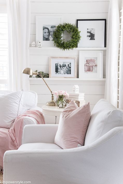 Blush Living Room, Spring Living Room, Vintage Industrial Decor, Living Room Accessories, Country Style Homes, Decor Guide, Elegant Home Decor, Spring Home Decor, Country House Decor