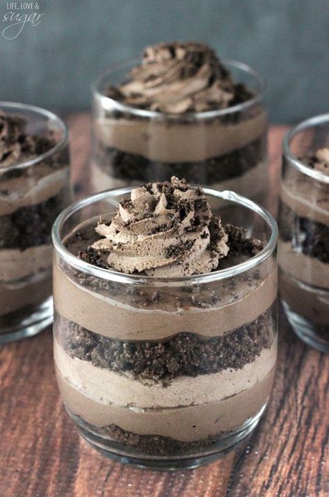 Baileys Chocolate Cheesecake, Baileys Dessert, Oreo Treats, Cheesecake Trifle, Mini Baileys, Oreo Recipes, Trifle Recipe, Hispanic Food, Oreo Dessert