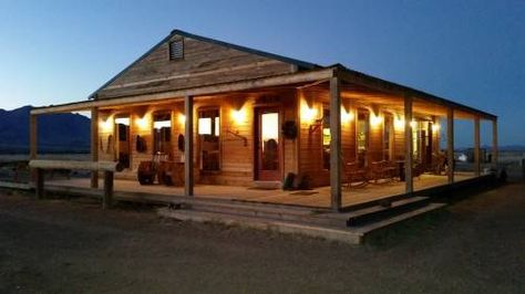 ranch house with a barn arizona Horse Ranch House, Relaxed Home, Ranch House Decor, Cottagecore Country, Ranch Homes, Ranches For Sale, Utility Buildings, Horse Property, Country Vintage