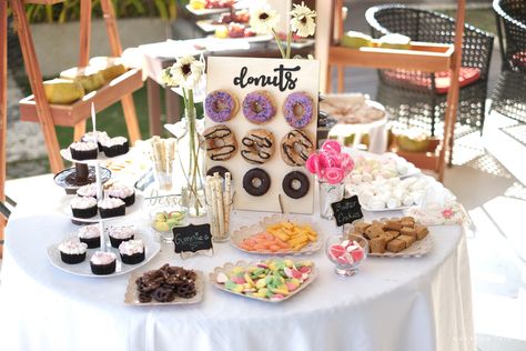 Sweet Corner Ideas For Birthday, Sweet Corner Ideas, Sweet Corner Birthday Dessert Tables, Sweet Corner Wedding, Dessert Corner, Food Preps, Birthday Moon, Birthday Decors, Dessert Table Birthday