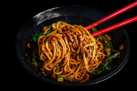 Dan Dan Noodles Recipe, Korean Dinner, Fresh Egg Noodles, Wonton Noodle Soup, Yummy Noodles, Chili Oil Recipe, Korean Recipe, Dan Dan Noodles, Wonton Noodles