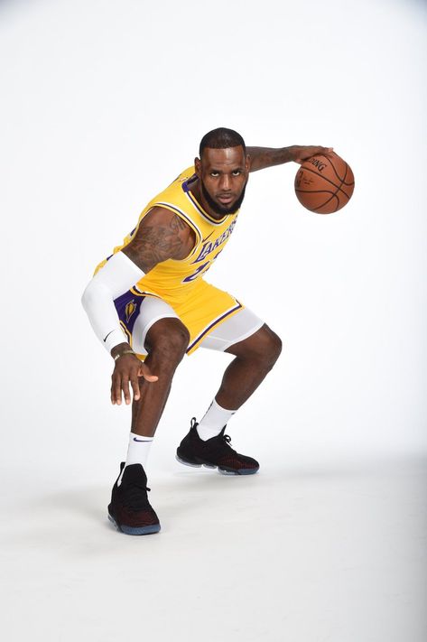 PsBattle: LeBron James in a Lakers uniform! Media Day Poses, Basketball Shoot, Sport Poses, Lebron James Art, Nba Championship Rings, Sports Photoshoot, Nba Lebron James, Lakers Lebron, King Lebron James