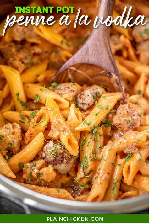 Instant Pot Penne a la Vodka with Italian Sausage - inspired by our favorite Italian restaurant. SUPER easy to make with only a 4 minute cook time. This pasta tastes just as good (if not better) than the restaurant! Italian sausage, garlic, red pepper flakes, crushed tomatoes, chicken broth, onion, penne pasta, and heavy cream. All you need is a salad and some garlic bread for a restaurant-quality meal! #instantpot #pressurecooker #pasta #italian #sausage #vodka Pasta Vodka Sauce, Pasta Vodka, Plain Chicken Recipe, Restaurant Italian, Italian Sausage Pasta, Homemade Dinner Recipes, Plain Chicken, Vodka Sauce, Best Instant Pot Recipe