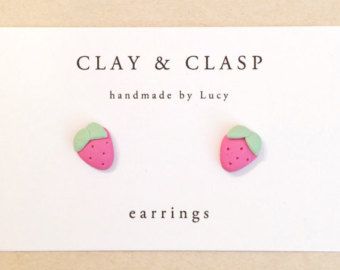 Strawberry Earrings, Astuces Diy, Polymer Earrings, Polymer Clay Diy, Pink Strawberry, Polymer Clay Jewelry Diy, Clay Jewelry Diy, Fimo Clay, Clay Design