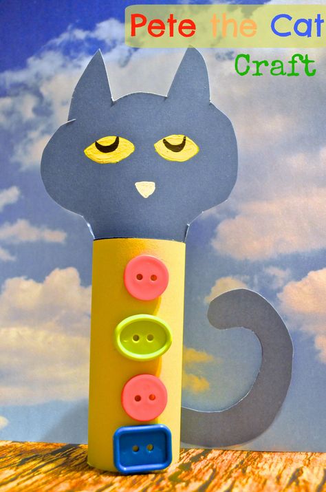 pete the cat toilet paper tube craft for kids. Not familiar with the books, but this project could be any animal/human figure. Pete The Cat Buttons, Toilet Paper Roll Diy, Chat Diy, Pete The Cats, Toilet Paper Tube, Cat Activity, Cat Toilet, Toilet Paper Roll Crafts, Pete The Cat