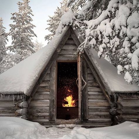 French Country Cabin, Cottage Curtains, Bushcraft Shelter, Little Cabin In The Woods, Cabin Art, Cabin Tent, Country Cabin, Little Cabin, Tiny Cabin