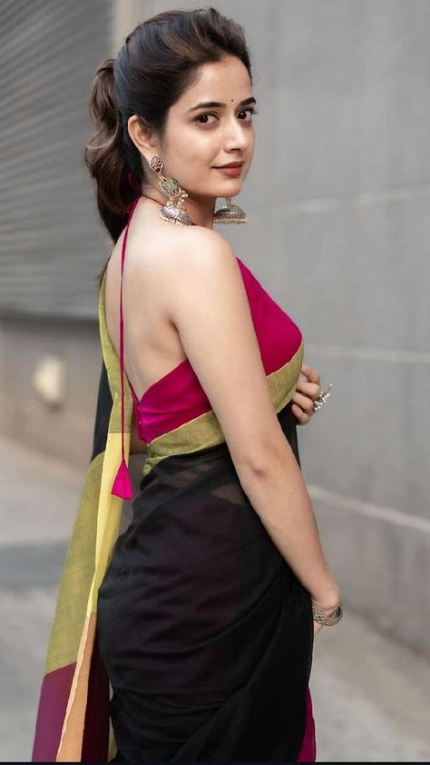 Ashika Ranganath Saree, Pink Saree Contrast Blouse, Husband Affair, Summer Blouse Designs, Saree Contrast Blouse, Ashika Ranganath, Blouse Ideas, Khadi Saree, Modern Saree