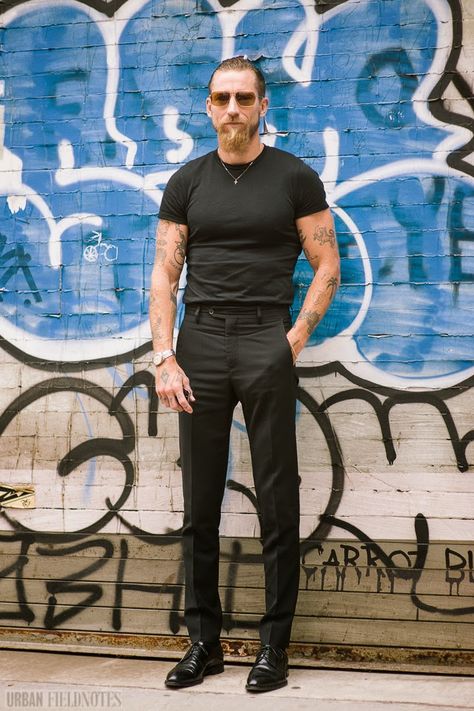 Justin O'shea Style, All Black Casual Outfit Men, Thom Browne Street Style, Country Outfits For Men, Justin O'shea, Rock Style Men, Black Outfit Men, All Black Dresses, All Black Fashion