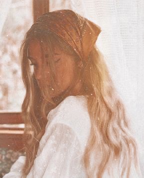 Cowgirl Hippie Aesthetic, Taryncore Aesthetic, Kauai Fashion, Cutesy Hairstyles, Heart Shaped Face Hairstyles, Hair Scarf Styles, Hairstyle Inspo, Bandana Hairstyles, Skirt Maxi