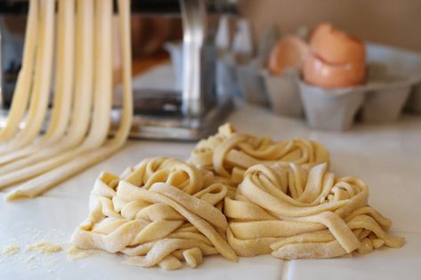 Sourdough Pasta Recipe, Einkorn Recipes, Egg Noodle Recipes, Homemade Egg Noodles, Peanut Butter Crunch, Sourdough Starter Discard Recipe, Sourdough Starter Recipe, Sourdough Baking, Pasta Noodles