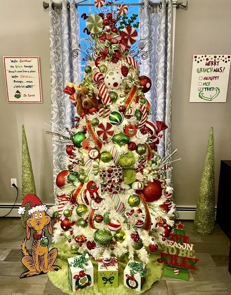 Flocked Grinch Christmas Tree, Sonic Christmas Tree, Christmas Grinch Tree, Grinch Inspired Christmas Tree, Grinch Fireplace Decor, Christmas Tree Grinch, Tv Stand Christmas Decor Ideas, Grinch Themed Christmas Tree, Grinch Christmas Tree Ideas