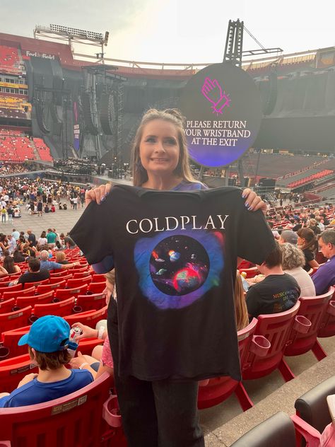 Coldplay Tshirt, Coldplay Outfit, Coldplay Concert Outfit, Consert Outfits, Cold Play, Coldplay Concert, Concert Tshirts, Coldplay, Cool Bands