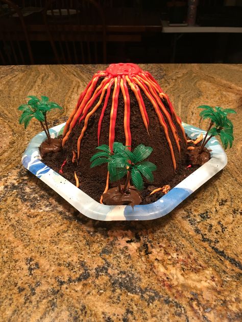 Volcano cake with chocolate lava center Volcano Cake, Geography Project, Chocolate Lava, Lava Cake, Oreo Cake, Lava Cakes, Cake Smash, Volcano, Cake Ideas