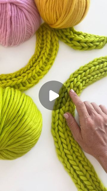 Macrame, Weaving, Fibre Art Supplies + Education on Instagram: "Learn to finger knit with me 🧶  This versatile technique is perfect for creating necklaces, wearables, macra weaves, woven tapestries, and so much more. It's an easy and fun way to add texture and detail to your art.   Here we are using our Merino Wool Yarn in Chartruese.   Ps. We have just had a small restock for our Merino Wool and Roving, go and get it 💖" Macrame With Wool Yarns, Diy With Yarn, How To Finger Knit, Christmas Macrame, Finger Knit, Easy Yarn Crafts, Wool Necklace, Finger Weaving, Macrame Weaving