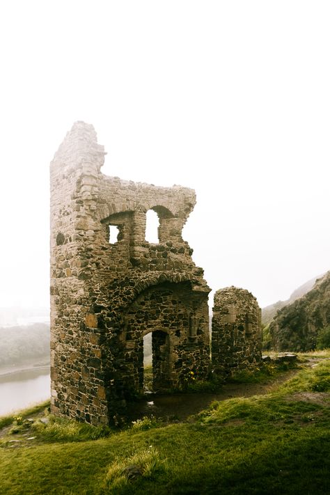 Holyrood Park, Green Academia Aesthetic, Dark And Light Academia Aesthetic, Anthony Chapel, Scotland Elopement, Green Academia, Edinburgh Travel, St Anthony's, Classic Academia