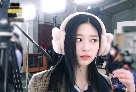 https://i.pinimg.com/originals/64/b4/26/64b42693e09b8aa23dfdbb6f7f0f0320.gif Minju Gif, Izone Gif, Kpop Gif, Gif Photo, Moving Pictures, Aesthetic Gif, The Wiz, Iz One, Kpop Girls