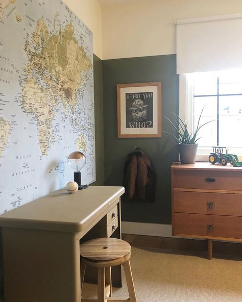 Toddler Room With Wallpaper, World Map Theme Bedroom, Boys Bedroom With Wallpaper, Map Themed Bedroom, World Theme Bedroom, Map Bedroom Ideas, Map In Bedroom, Adventure Room Ideas, Boys Explorer Bedroom