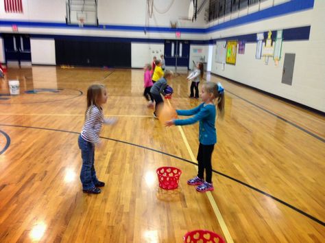 Winter Pe Games For Kids, Throwing Activities, Kindergarten Pe Games, Pe For Kindergarten Physical Education, Kindergarten Gym, Preschool Pe, Fitness Stations For Elementary Pe, Pe Games Elementary 4-5 The Grade, Kindergarten Pe