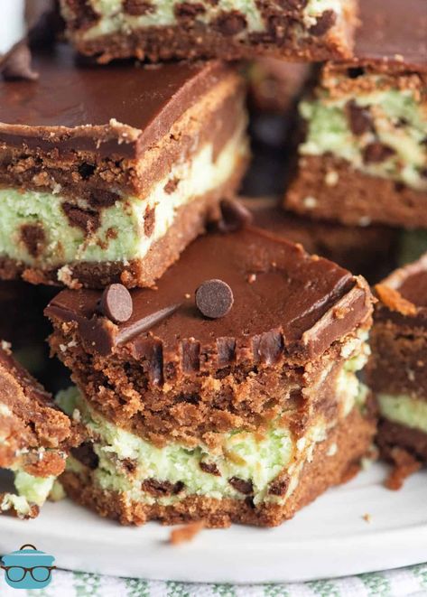 Mint Cream Cheese Brownies - The Country Cook Cream Cheese Sweetened Condensed Milk, Mint Recipes Dessert, Condensed Milk Brownies, Cream Cheese Brownie, Perfect Brownie Recipe, Mint Chocolate Recipes, Mint Chocolate Desserts, Chocolate Chip Frosting, Mint Desserts