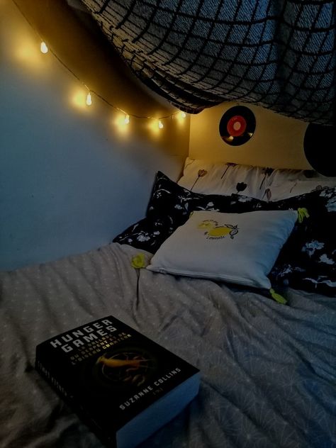 Living my best life reading the new Hunger Games book 🐦🐍 Book Shelves Aesthetic, Aesthetic Hunger Games, Shelves Aesthetic, Hunger Games Book, New Hunger Games, Hunger Games Books, Ballad Of Songbirds And Snakes, Songbirds And Snakes, Living My Best Life