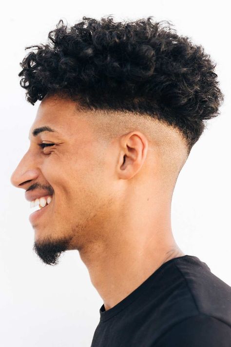 Check out our gallery for fresh and trendy Jewfro hairstyle ideas. We selected the most beautiful men hairstyles for guys with curly hair, from pixie Jew Afro with a fade to an undercut fro faux hawk. #menshaircuts #menshairstyles #jewfro #curlyhairmen #curlymen Hair Masculine, Pixie Faux Hawk, Groom Hair Styles, V Shaped Haircut, Groom Hair, Hair Like Wool, Goatee Beard, Draw Reference, Curly Hair Fade