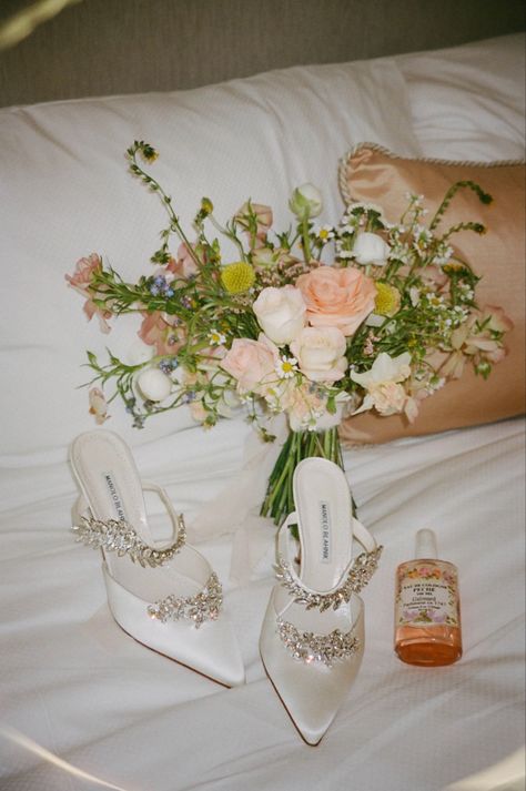 Bridal Vision Boards, Unique Detail Shots Wedding, Romantic Small Wedding, Wedding Details Picture, Luxury Wedding Details, Bridal Details, Wedding Flatlay Photography, Editorial Wedding Details, Wedding Shoe Detail Shots