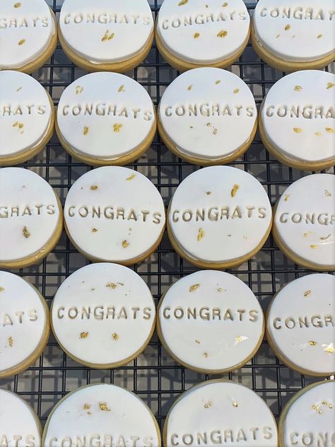 Promotion Celebration Ideas, Congrats Cookies, Congratulations Cookies, Promotion Celebration, Decorating Desserts, Baking Decorating, Mini Donuts, Dessert Decoration, Cakes Cupcakes