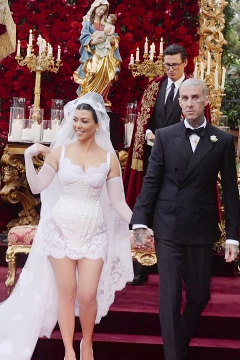 Was Mason Disick at Kourtney Kardashian's Wedding? Kourtney Kardashian Wedding, Kardashian Wedding, Mason Disick, Cute Celebrity Couples, Travis Barker, Paparazzi Photos, Pink Suit, Family Affair, Italian Wedding