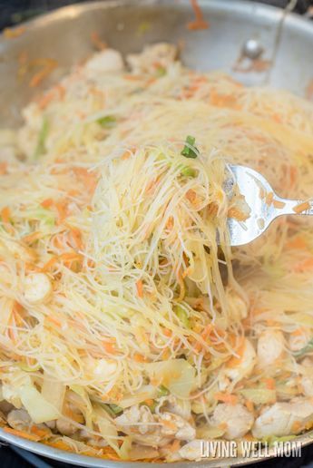 Chicken Soup With Rice Noodles, Rice Noodle Dinner, Pancit Noodles, Pancit Recipe, Noodle Dinner, Rice Noodle Recipes, Asian Noodle Recipes, Easy Rice, Noodle Recipes Easy