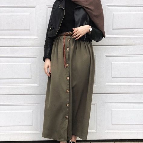 🌸Hello🌸 ✴Jupe Disponible en cinq couleur Style Hijab Casual, Stile Hijab, 일본 패션, Hijab Look, Beautiful Angels, Modern Hijab Fashion, Hijab Fashionista, Hijab Style Casual, Casual Hijab Outfit