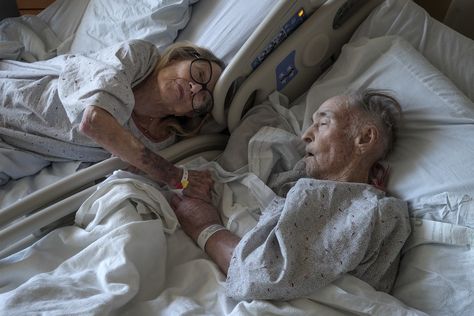 After a 73-year union, ailing couple finds two hospital beds pushed together offer the best comfort Couple Goal Romantic Bed, Couple Goal Romantic, George Morris, Romantic Bed, Couple Goal, Up Theme, Hospital Bed, Old Couples, Goals Pictures