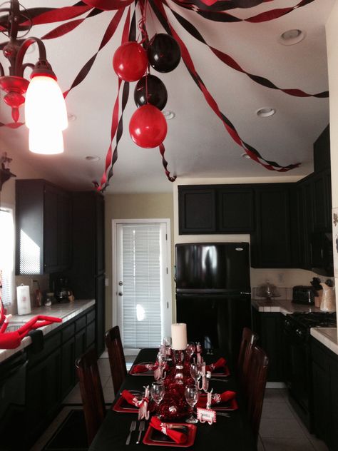 Red/black party Black And Red Halloween Party, Red Black Silver Party Theme, Red Black White Party, Dark Red Party Decorations, Red And Black 18th Birthday Party, Red Black And White Birthday Party Ideas, Red And Black Birthday Theme Man, 18th Birthday Party Ideas Red And Black, Dark Red And Black Party Decor