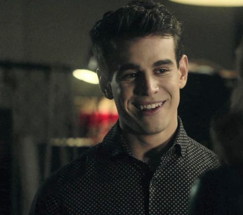 Simon Shadowhunters, Simon Lewis Shadowhunters, Alberto Rosende, Simon Lewis, Kin List, Random Photos, Chicago Fire, Mortal Instruments, The Mortal Instruments