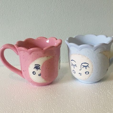 Pottery Tea Cup Ideas, Mugs With Faces Ceramics, Moon Ceramic Mug, Matching Mugs Aesthetic, Ceramic Art Coffee & Tea Cups, Ceramics Tea Cup, Handmade Ceramic Bowls Ideas, Glaze Designs Ceramics, Pottery Room Decor