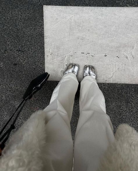 Silver Shoes Aesthetic, Mirror Boots, Tech Girl, Fashion Dream Job, Heels Aesthetic, Trendy Heels, Art Photography Portrait, Tabi Shoes, Broken Mirror