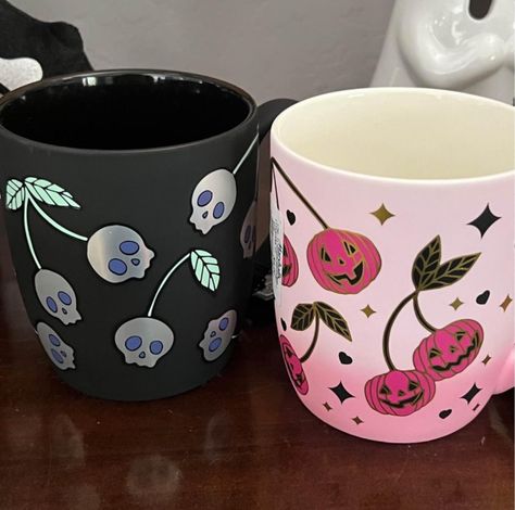 Halloween Mugs Diy, Kitchen Essentials List, Au Ideas, Cerámica Ideas, Paper Coffee Cup, Cute Laptop Stickers, Pretty Mugs, Tea Brands, Keramik Design