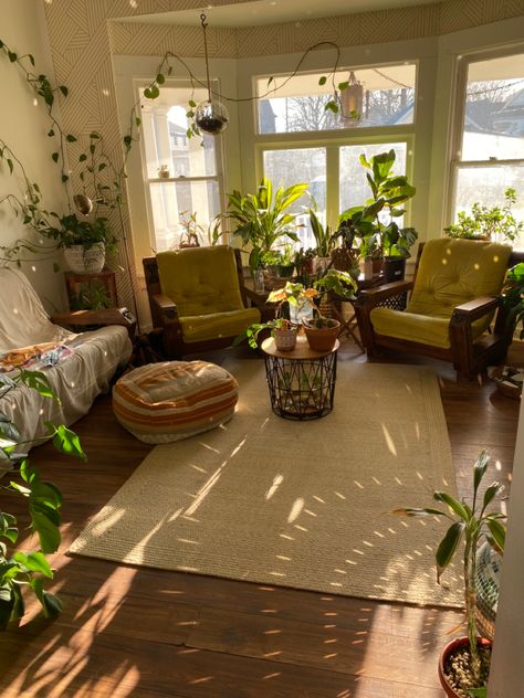 Plant Based Room Aesthetic, Plant And Reading Room, Maximalist Plant Room, Green Aesthetic House Decor, Maximalist Plant Bedroom, Vintage Plant Room, Plants Apartment Aesthetic, Garden Room Aesthetic, House With Lots Of Plants