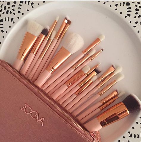 Zoeva makeup brushes in Rose Gold. #zoeva #zoevabrushes #makeupbrushes #makeup #rosegold Zoeva Brushes, Rose Gold Makeup Brushes, Beauty Remedies, Makeup Art, Birthday Wishes, Makeup Brushes, Rose Gold, Skin, Nails