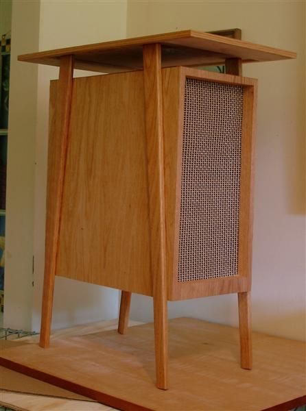 Mid-Century Modern aka Mad Men PC - This is the front of his new MCM case for his PC. That's the sweetest CPU I've ever seen. Gorgeous. Wood Computer Case, White Corner Desk, Hifi Furniture, Speaker Projects, Machine Age, Speaker Design, Plywood Furniture, Woodworking Furniture, Danish Modern