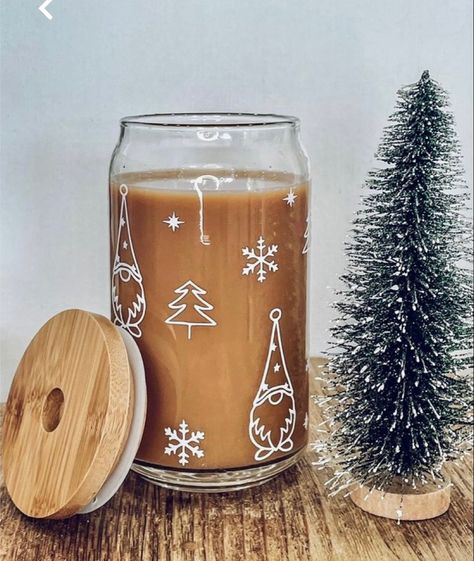 Glass Can Cups Christmas, Fall Glass Can Cups, Cricut Iced Coffee Cup, Glass Tumbler With Straw Designs, Fall Beer Glass Cups, Christmas Glasses Cricut, Cricut Glass Can Cup, Circuit Glass Cups, Christmas Beer Glasses Vinyl