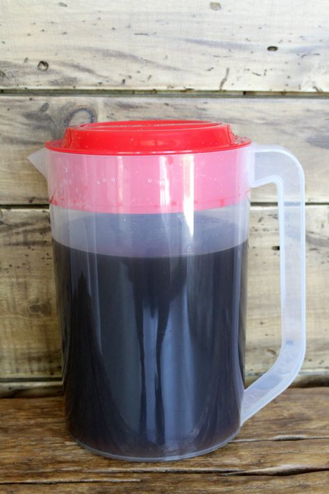 How to Make the Best Cold Brew Iced Coffee recipe from RecipeGirl.com #howto #diy #cold #brew #coldbrew #coffee #iced #icedcoffee #recipe #RecipeGirl How To Make Starbucks Cold Brew At Home, Diy Starbucks Cold Brew, Cold Brew Iced Coffee Recipe, Cold Brew Coffee Ratio, Diy Cold Brew, Diy Cold Brew Coffee, Diy Iced Coffee, Coldbrew Coffee, Brew Iced Coffee