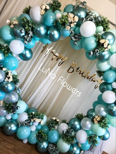 Teal And Gold Balloon Arch, Aqua Birthday Party Ideas, Teal Balloon Decorations, Turquoise Party Theme, Turquoise Birthday Party Ideas, Teal Balloon Arch, Blue Birthday Party Decorations, Prom Balloons, 60th Birthday Ideas For Mom