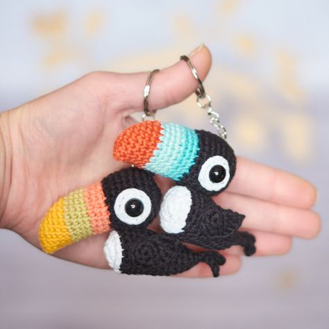 Crochet Fish, Keychain Crochet, Crochet Keychain Pattern, Pola Amigurumi, Crochet Keychain, Diy Crochet Projects, Yarn Projects, Crochet Gifts, Crochet Patterns Amigurumi