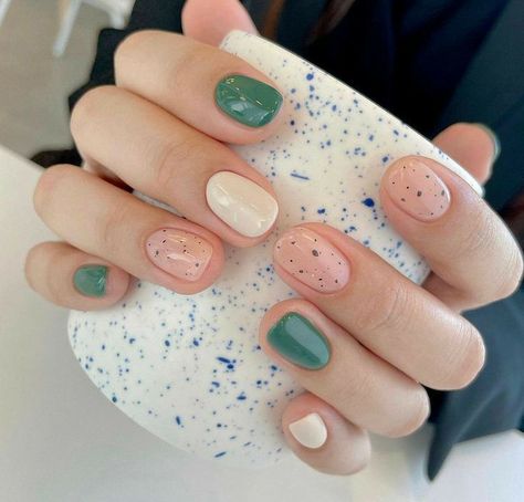 Short Cute Nails Spring, Green Pink White Nails, Short Gel Nail Designs Pink, Cute Manicure Ideas For Short Nails, Pink And Green Nails Short, White Nails With Green, Pink And Green Nail Ideas, Short Nail Designs Green, Green And White Nail Designs