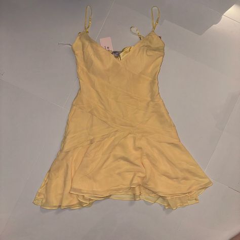 Brand New Baby Yellow Dress, Never Worn Before With Tags. Has An Underlying Bra That Is Part Of The Dress. Us Size 2, Uk Size 6. Yellow Club Dress, Baby Yellow Dress, Cute Yellow Dress, Yellow Sun Dress, Cute Yellow Dresses, Yellow Long Dress, Yellow Sundress, Oh Polly Dresses, Sunday Dress