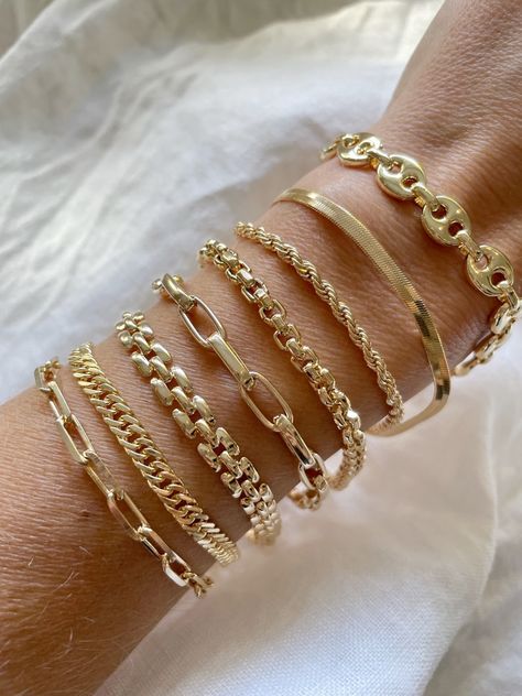 18K Gold Chain Bracelet Gold Filled Bracelet Gold Bracelets - Etsy Stylish Jewelry Accessories, Gold Bracelets Stacked, Gold Chain Bracelet, 18k Gold Chain, Golden Jewelry, Jewelry Accessories Ideas, Bracelet Dainty, Dainty Bracelet, Gold Bracelets