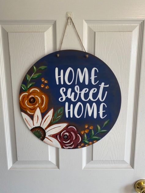 Round Mdf Board Art, Name Plate Design Diy, Home Sweet Home Door Hanger, Round Mdf Board Painting Ideas, Name Plate Drawing Ideas, Plate Drawing, Name Plate Design, Wooden Signs Diy, Door Signs Diy