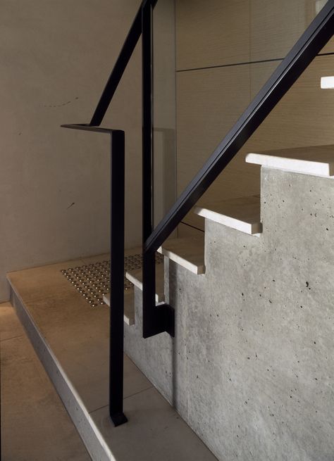 Metal Handrails For Stairs, Stairs Steel, Reling Design, Metal Handrail, Steel Stair Railing, Metal Handrails, Black Stairs, Handrail Design, Staircase Handrail